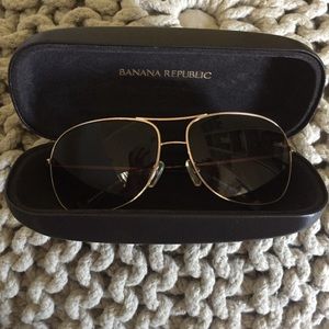 Aviator style sunglasses